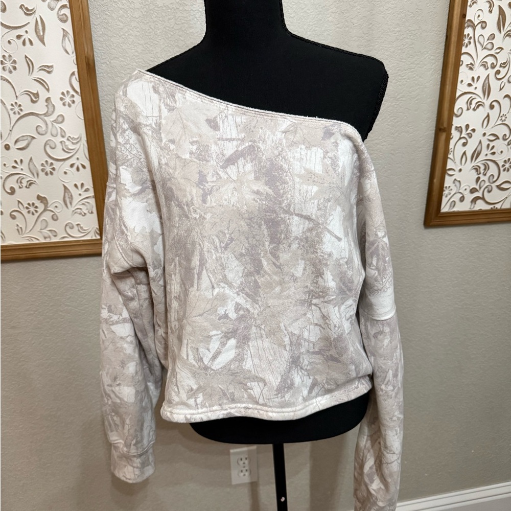 Hollister Cream and Gray Camo Sweatshirt